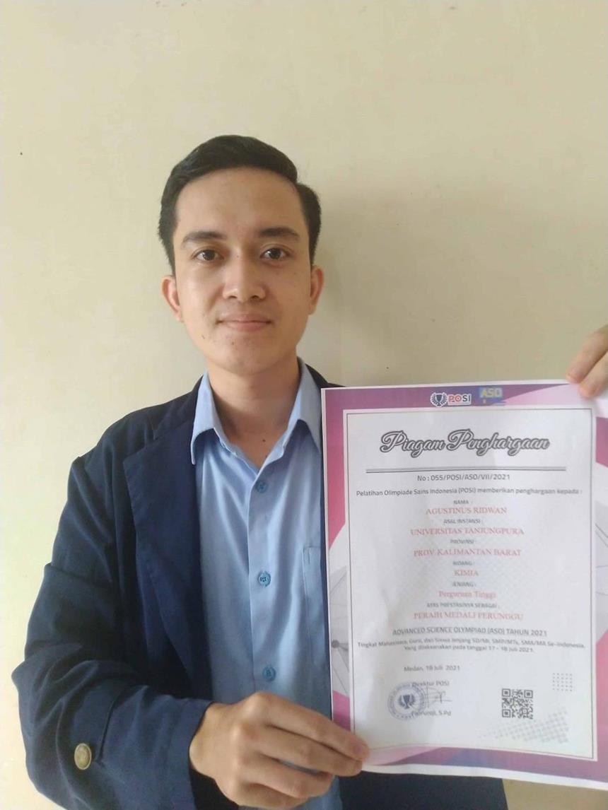 Foto ridwan dengan sertifikat bb73e510